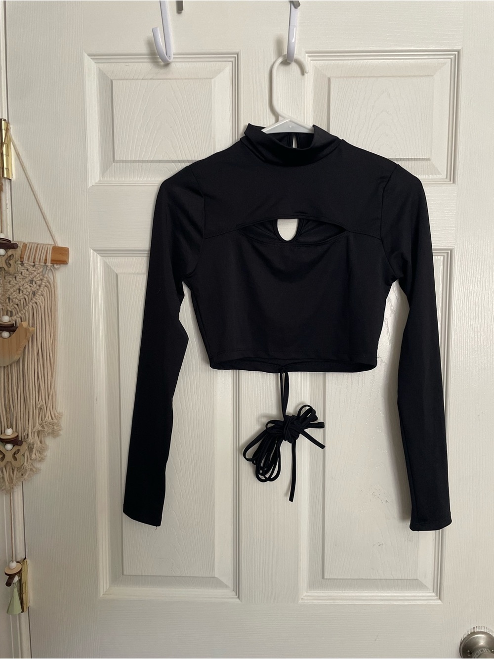 Forever21 size Small Black Long-Sleeve Crop Top with Front Cutout